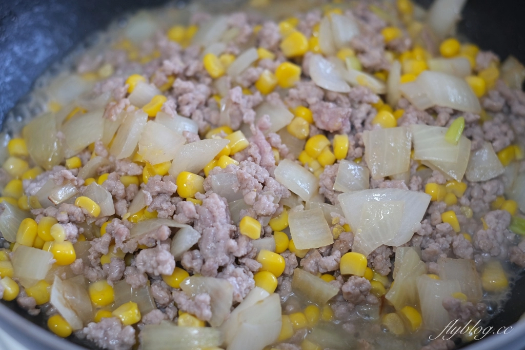 食譜分享｜黃金玉米炒絞肉做法，大人小孩都愛的玉米炒絞肉，10分鐘就可以輕鬆上菜 @飛天璇的口袋