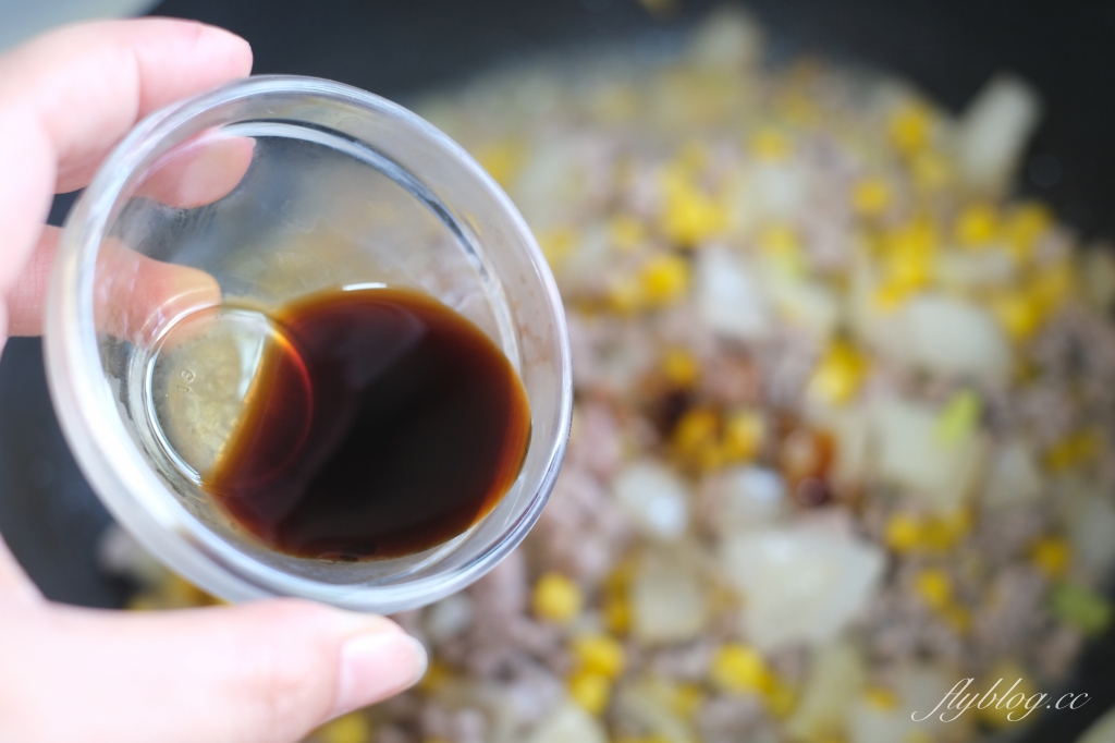 食譜分享｜黃金玉米炒絞肉做法，大人小孩都愛的玉米炒絞肉，10分鐘就可以輕鬆上菜 @飛天璇的口袋