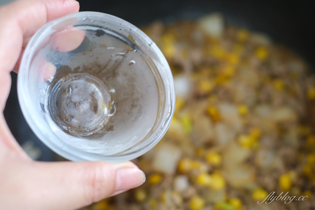 食譜分享｜黃金玉米炒絞肉做法，大人小孩都愛的玉米炒絞肉，10分鐘就可以輕鬆上菜 @飛天璇的口袋