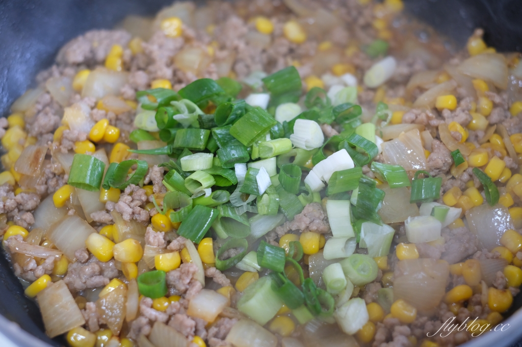 食譜分享｜黃金玉米炒絞肉做法，大人小孩都愛的玉米炒絞肉，10分鐘就可以輕鬆上菜 @飛天璇的口袋