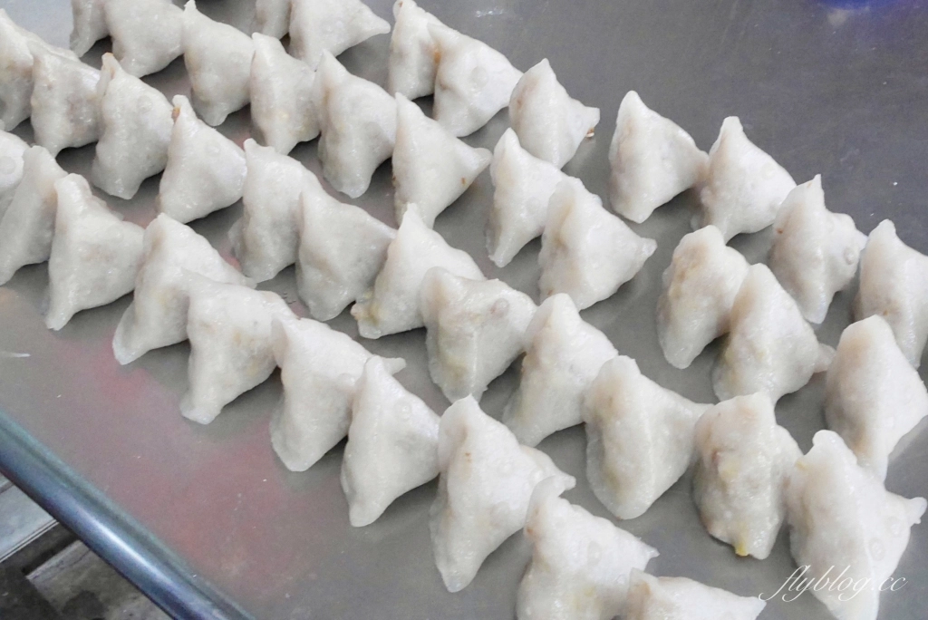 雲林西螺|西螺三角大水餃.跟肉圓一樣大的水晶餃,在地飄香50年銅板美食 @飛天璇的口袋 雲林西螺|西螺三角大水餃.跟肉圓一樣大的水晶餃,在地飄香50年銅板美食 @飛天璇的口袋