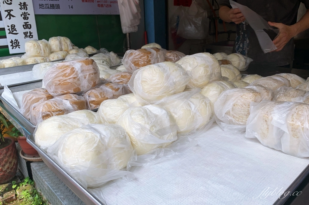 台中北屯｜頂記東坡蛋黃鮮肉包．位於北屯一點利市場的肉包，內餡飽滿香氣十足 @飛天璇的口袋