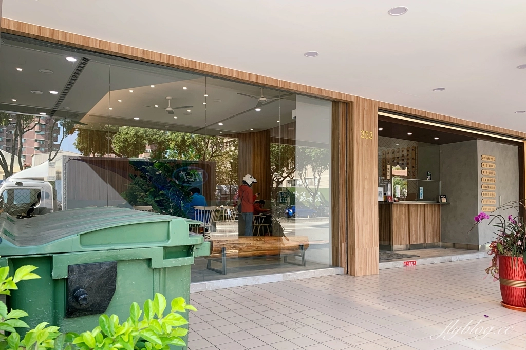 金大元便當｜台中20年草袋飯老店，崇德路新門市充滿網美風，網友推薦雞腿飯必點 @飛天璇的口袋