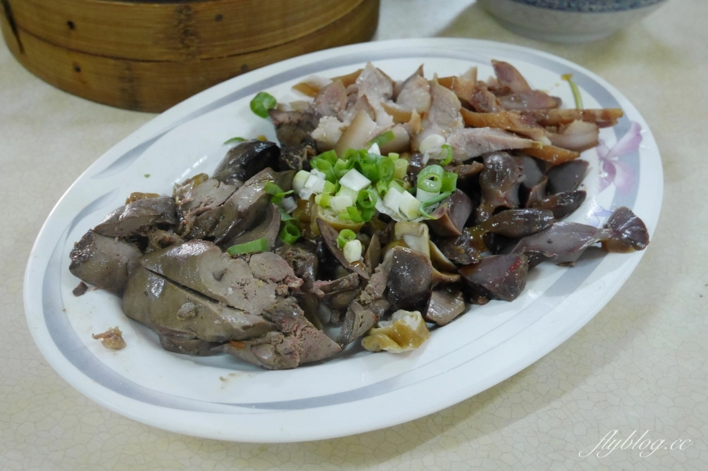 老邵小籠包｜西螺菜市場「老邵小籠包」，被小籠包耽誤的滷味店 @飛天璇的口袋