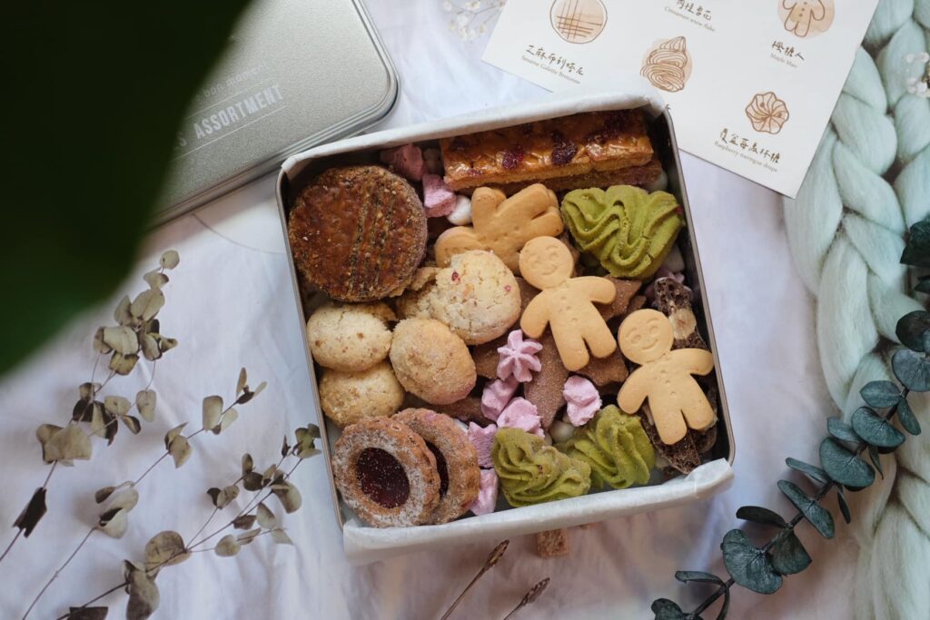 台北松山｜Miss V Bakery，蘋果日報評比肉桂捲冠軍，季節限定手工鐵盒餅乾，最愛的惡魔巧克力蛋糕 @飛天璇的口袋