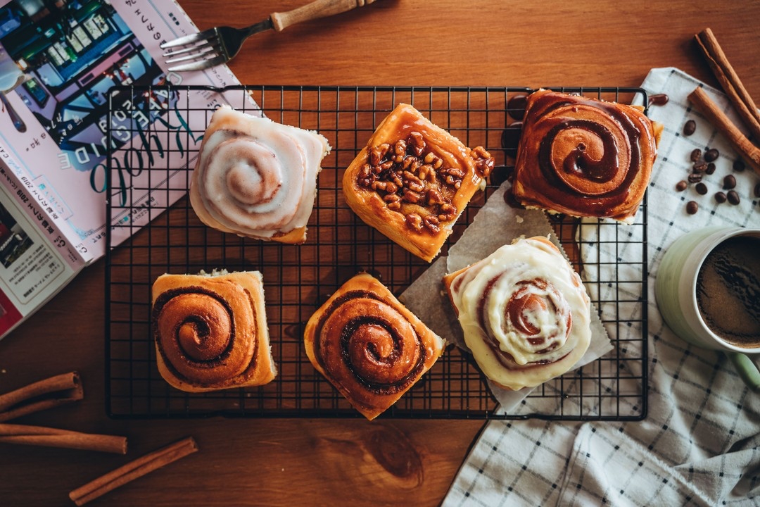 台北松山｜Miss V Bakery，蘋果日報評比肉桂捲冠軍，季節限定手工鐵盒餅乾，最愛的惡魔巧克力蛋糕 @飛天璇的口袋