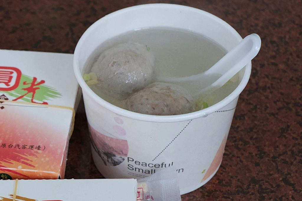 苗栗頭份｜圓光排肉餐盒，在地超過50年，國光客運旁的便當店，吃的是一種懷舊和氛圍 @飛天璇的口袋