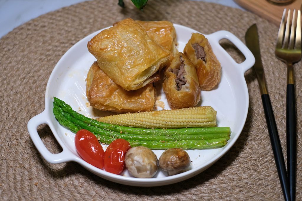 鐵腕食務所｜五星級飯店「威靈頓牛排」在家吃，一份390元原塊菲力重達4.5盎司 @飛天璇的口袋