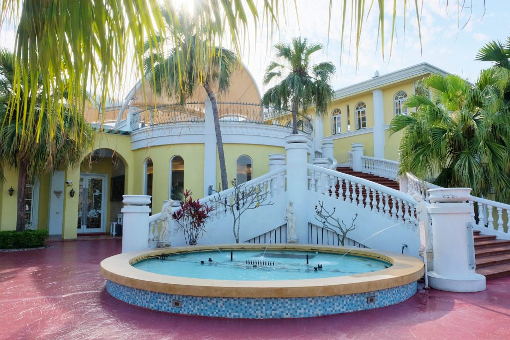 進昌咖啡烘焙館｜座落於大村田野間的巴洛克建築，在浪漫的黃色城堡喝咖啡 @飛天璇的口袋