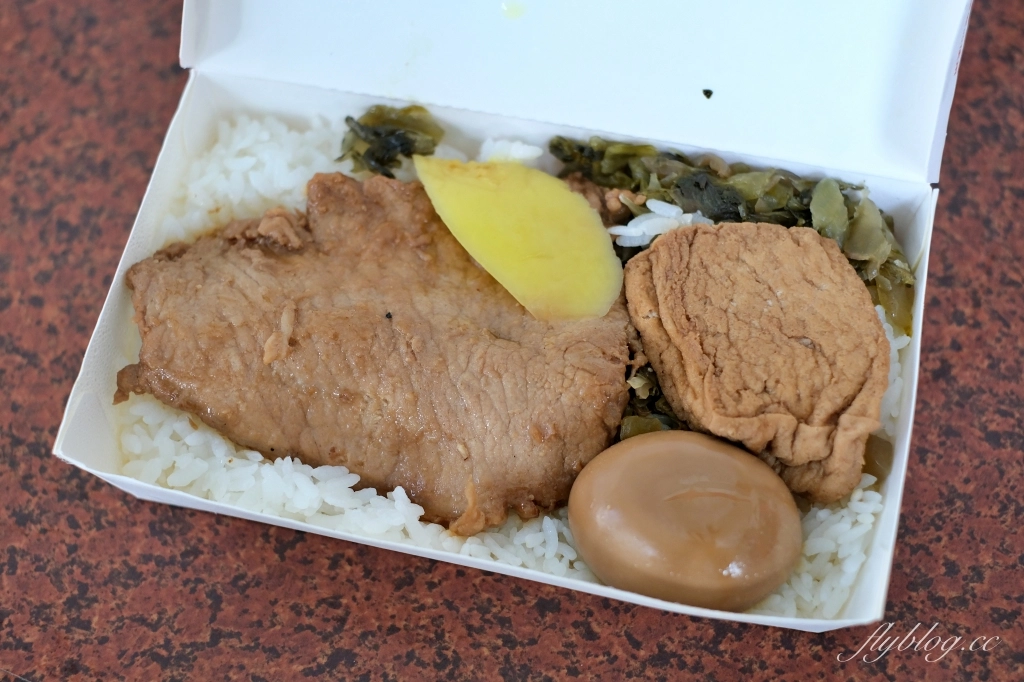 苗栗頭份｜圓光排肉餐盒，在地超過50年，國光客運旁的便當店，吃的是一種懷舊和氛圍 @飛天璇的口袋
