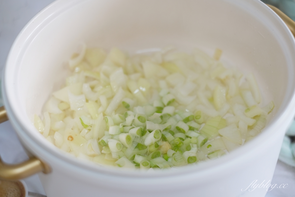 蒜香蝦蝦飯做法｜一鍋到底的蒜香蝦蝦飯食譜，重懷碳佐麻里石燒蒜香飯的好味道 @飛天璇的口袋