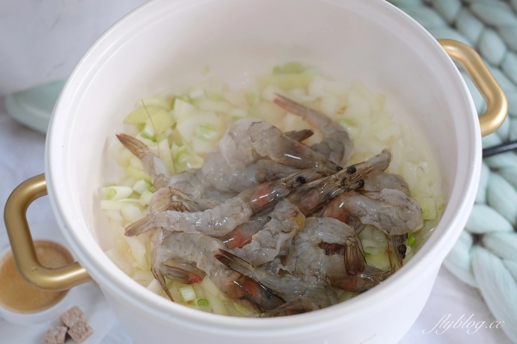 蒜香蝦蝦飯做法｜一鍋到底的蒜香蝦蝦飯食譜，重懷碳佐麻里石燒蒜香飯的好味道 @飛天璇的口袋