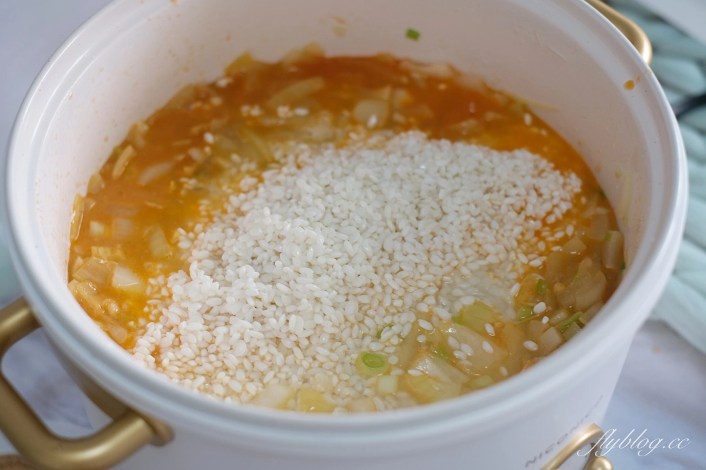 蒜香蝦蝦飯做法｜一鍋到底的蒜香蝦蝦飯食譜，重懷碳佐麻里石燒蒜香飯的好味道 @飛天璇的口袋