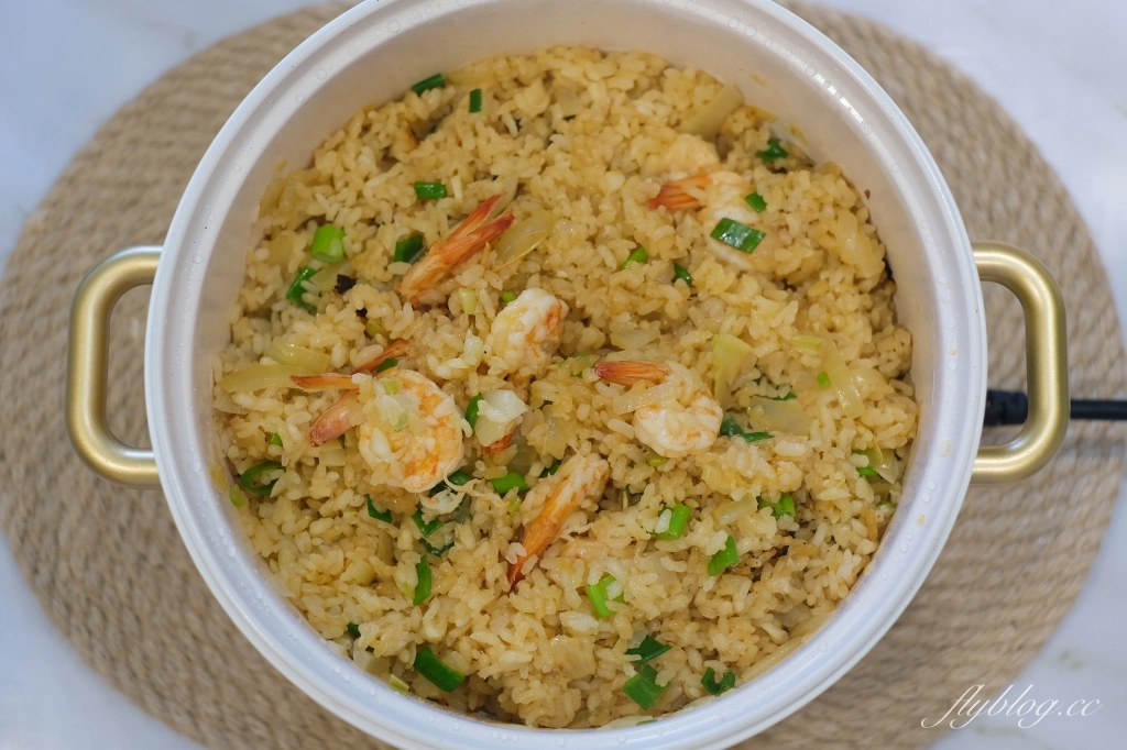 蒜香蝦蝦飯做法｜一鍋到底的蒜香蝦蝦飯食譜，重懷碳佐麻里石燒蒜香飯的好味道 @飛天璇的口袋