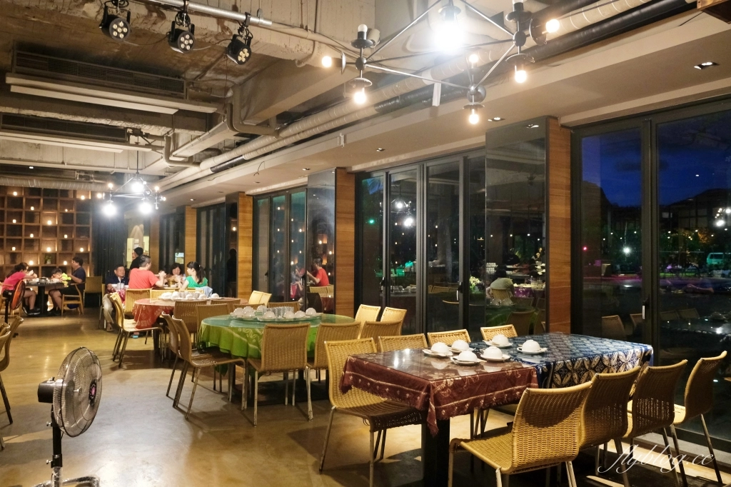 曼波泰式餐廳｜墾丁大街上的人氣美食餐廳，Google評價4.1顆星的泰式料理 @飛天璇的口袋