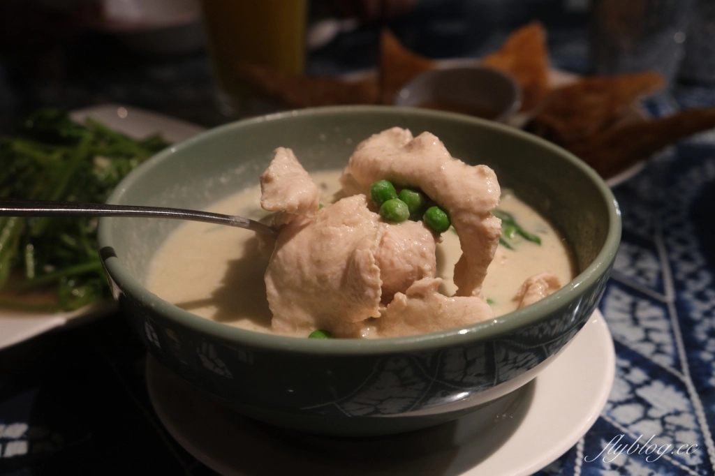 曼波泰式餐廳｜墾丁大街上的人氣美食餐廳，Google評價4.1顆星的泰式料理 @飛天璇的口袋