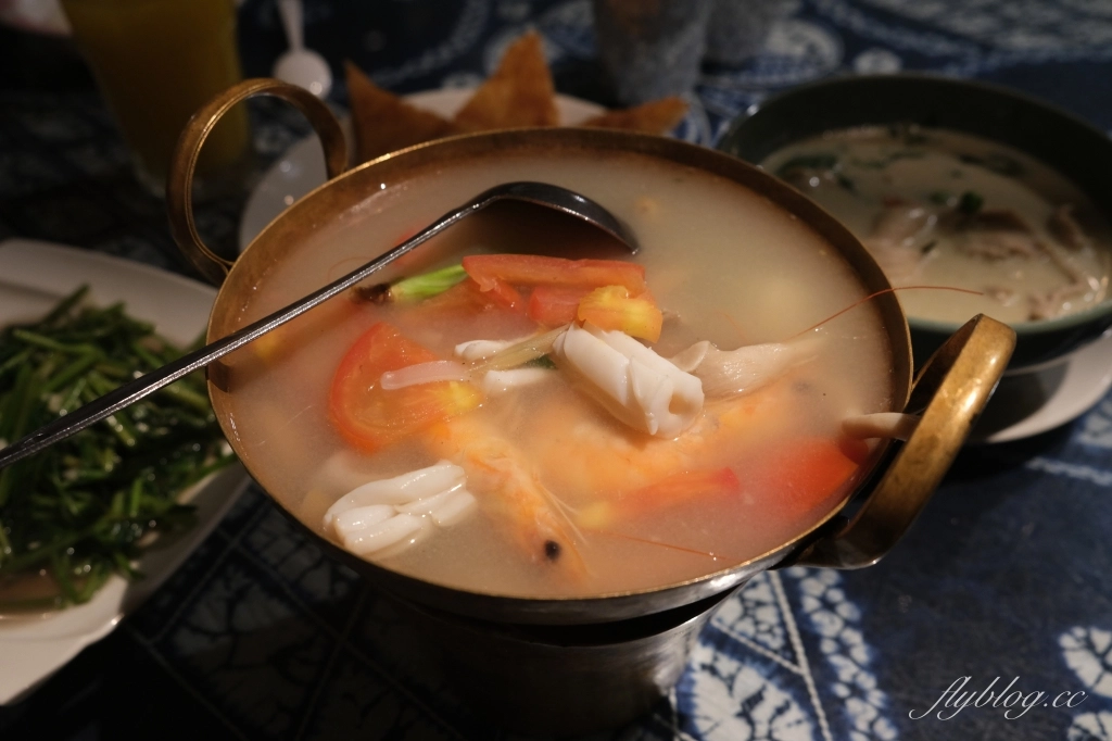 曼波泰式餐廳｜墾丁大街上的人氣美食餐廳，Google評價4.1顆星的泰式料理 @飛天璇的口袋