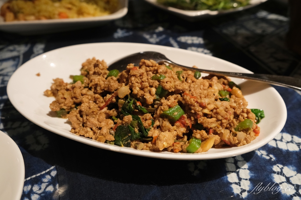 曼波泰式餐廳｜墾丁大街上的人氣美食餐廳，Google評價4.1顆星的泰式料理 @飛天璇的口袋