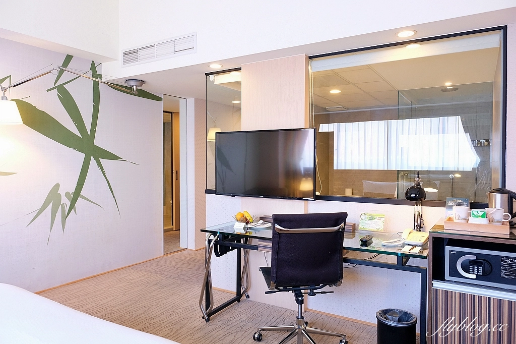 台北中正｜台北凱撒大飯店，台北車站正對面，樓下就是捷運站，交通便利美食林立 @飛天璇的口袋