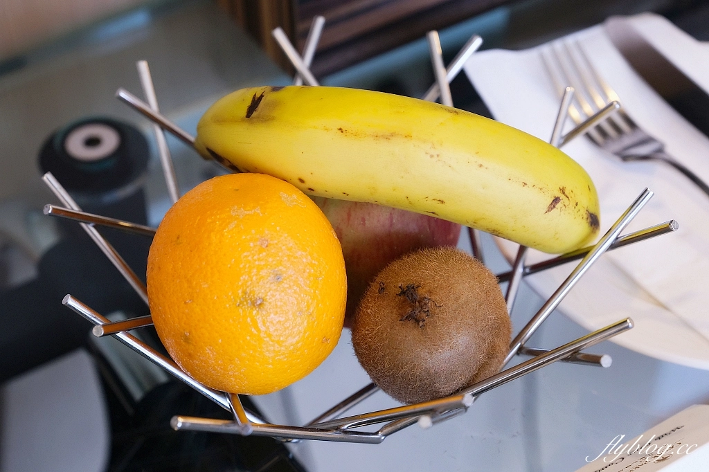 台北中正｜台北凱撒大飯店，台北車站正對面，樓下就是捷運站，交通便利美食林立 @飛天璇的口袋