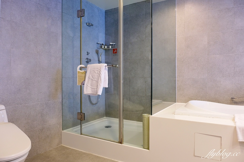 台北中正｜台北凱撒大飯店，台北車站正對面，樓下就是捷運站，交通便利美食林立 @飛天璇的口袋