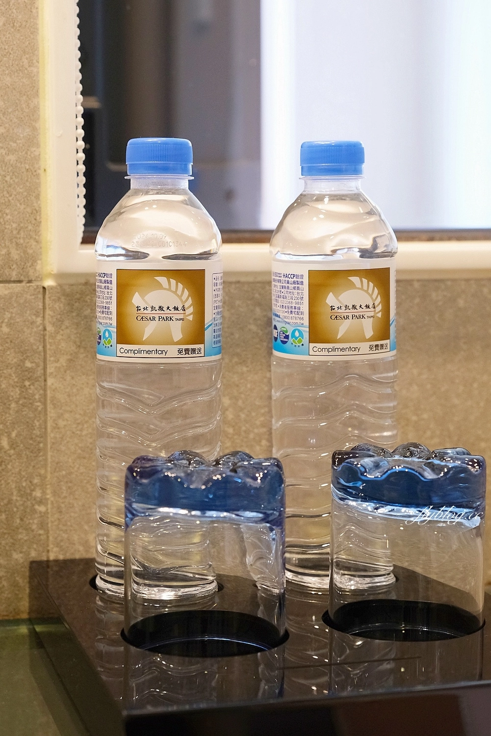 台北中正｜台北凱撒大飯店，台北車站正對面，樓下就是捷運站，交通便利美食林立 @飛天璇的口袋