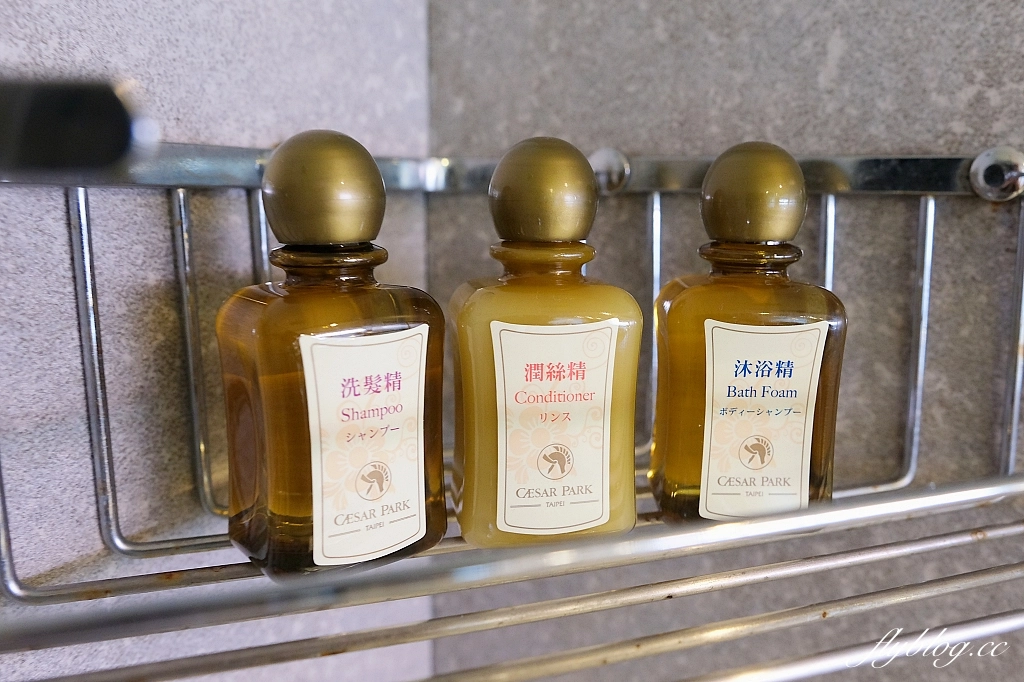 台北中正｜台北凱撒大飯店，台北車站正對面，樓下就是捷運站，交通便利美食林立 @飛天璇的口袋