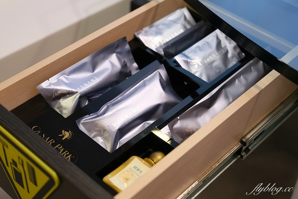 台北中正｜台北凱撒大飯店，台北車站正對面，樓下就是捷運站，交通便利美食林立 @飛天璇的口袋