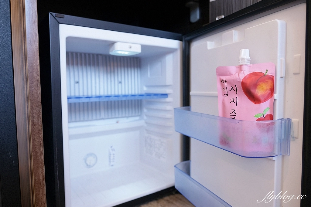 台北中正｜台北凱撒大飯店，台北車站正對面，樓下就是捷運站，交通便利美食林立 @飛天璇的口袋