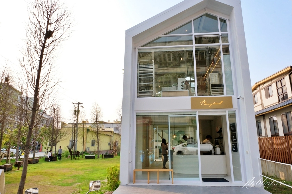 沐光樹手感蛋糕捲專賣店｜彰化秀水純白落地窗唯美咖啡館，不只是網美店咖啡和甜點也很有水準 @飛天璇的口袋