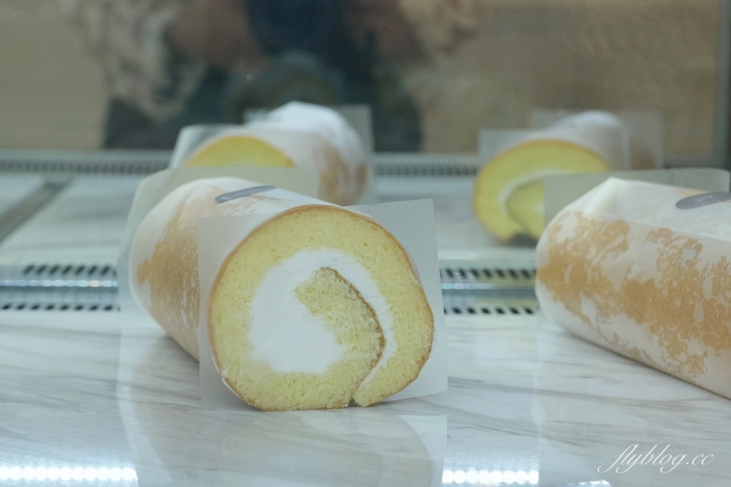 沐光樹手感蛋糕捲專賣店｜彰化秀水純白落地窗唯美咖啡館，不只是網美店咖啡和甜點也很有水準 @飛天璇的口袋
