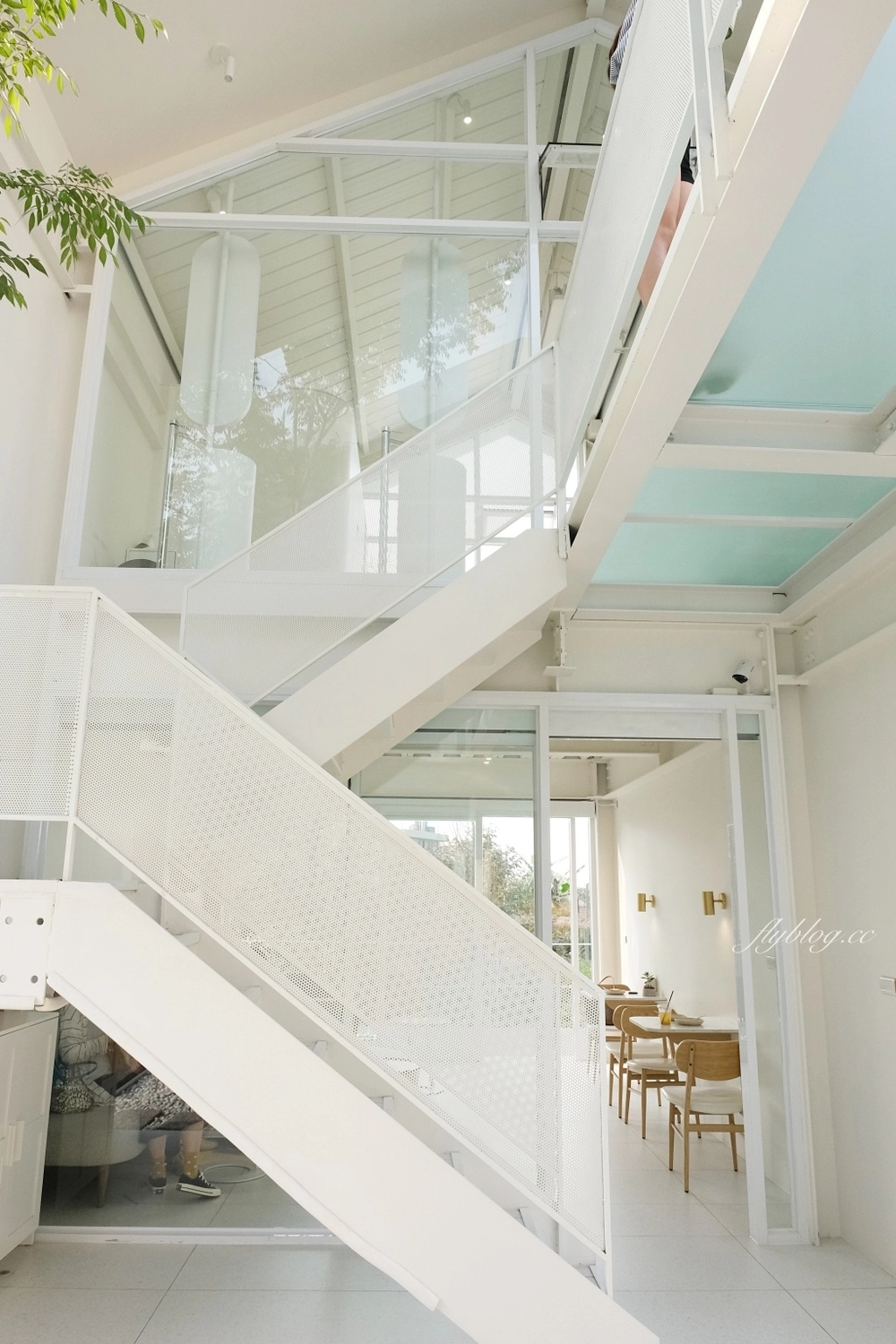 沐光樹手感蛋糕捲專賣店｜彰化秀水純白落地窗唯美咖啡館，不只是網美店咖啡和甜點也很有水準 @飛天璇的口袋