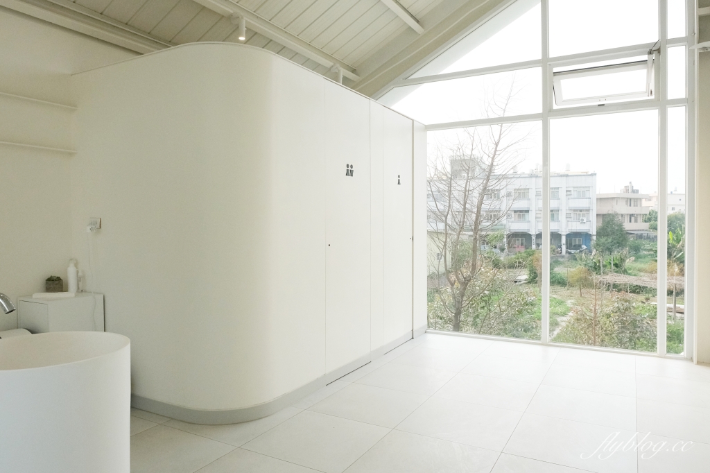 沐光樹手感蛋糕捲專賣店｜彰化秀水純白落地窗唯美咖啡館，不只是網美店咖啡和甜點也很有水準 @飛天璇的口袋