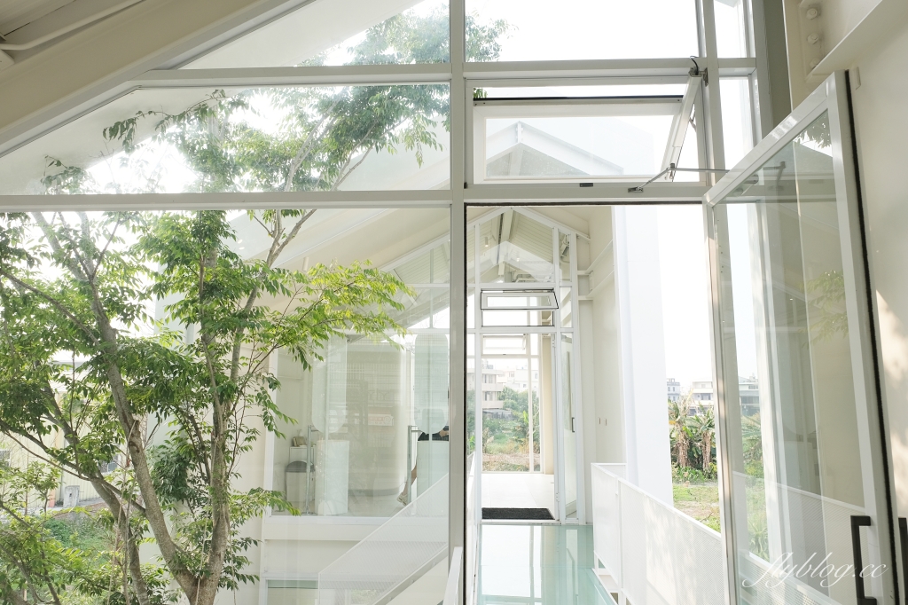 沐光樹手感蛋糕捲專賣店｜彰化秀水純白落地窗唯美咖啡館，不只是網美店咖啡和甜點也很有水準 @飛天璇的口袋