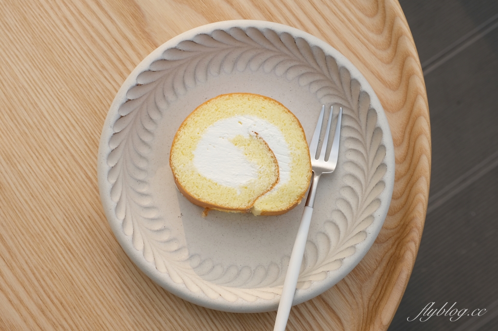 沐光樹手感蛋糕捲專賣店｜彰化秀水純白落地窗唯美咖啡館，不只是網美店咖啡和甜點也很有水準 @飛天璇的口袋