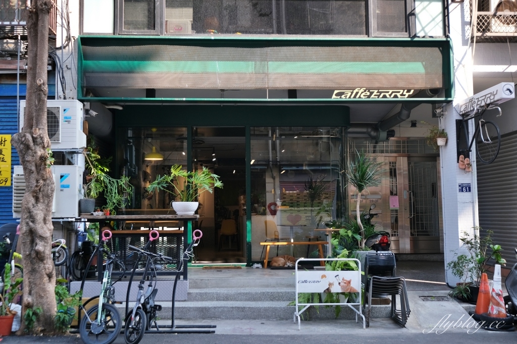 台中西區｜Terry Cafe 仁將咖啡．有各種口味的肉桂捲，台中美術館週邊咖啡館 @飛天璇的口袋