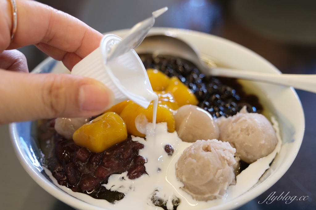 台中沙鹿｜烏婆傳統甜品店．傳統冰品甜湯也很現代，沙鹿車站文青豆花甜品店 @飛天璇的口袋