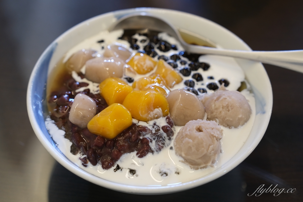 台中沙鹿|烏婆傳統甜品店.傳統冰品甜湯也很現代,沙鹿車站文青豆花甜品店 @飛天璇的口袋 台中沙鹿|烏婆傳統甜品店.傳統冰品甜湯也很現代,沙鹿車站文青豆花甜品店 @飛天璇的口袋
