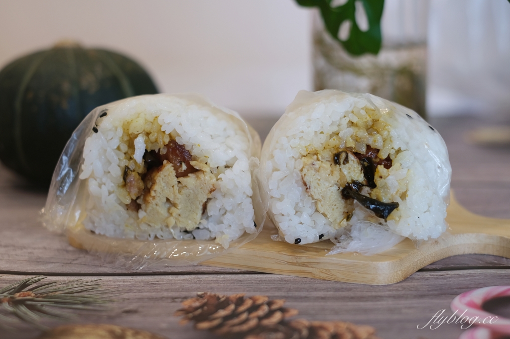 台中西屯｜青海路日式飯糰吐司，還有少見的厚蛋、卜肉和鮭魚口味 @飛天璇的口袋