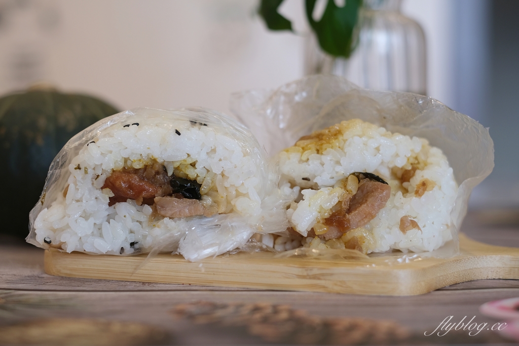 台中西屯｜青海路日式飯糰吐司，還有少見的厚蛋、卜肉和鮭魚口味 @飛天璇的口袋