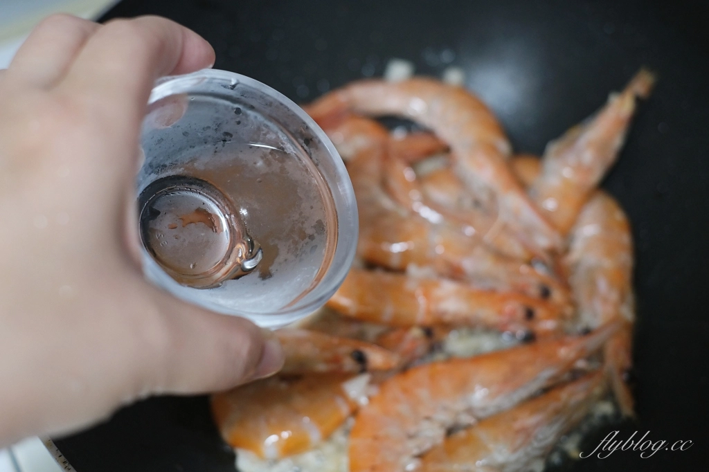 蒜香蝦蝦飯做法｜一鍋到底的蒜香蝦蝦飯食譜，重懷碳佐麻里石燒蒜香飯的好味道 @飛天璇的口袋
