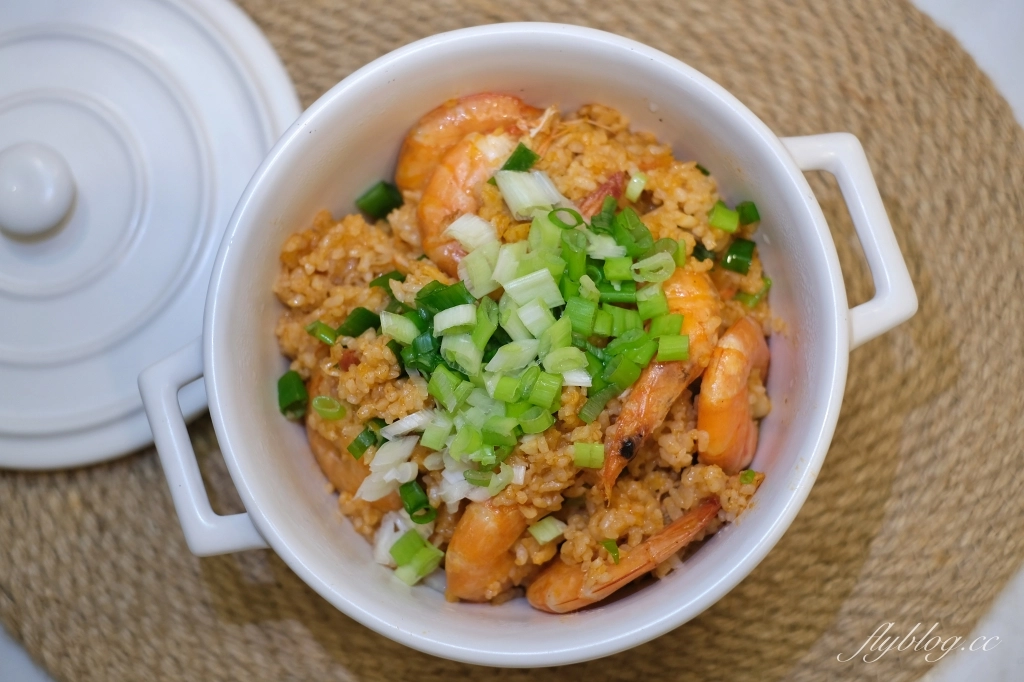 蒜香蝦蝦飯做法｜一鍋到底的蒜香蝦蝦飯食譜，重懷碳佐麻里石燒蒜香飯的好味道 @飛天璇的口袋