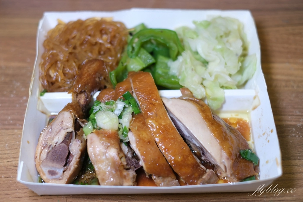 台中西屯｜食為大港式燒臘，浮誇系便當！料多到白飯都裝不下的，西屯路超人氣燒臘便當 @飛天璇的口袋