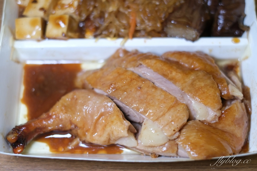 台中西屯｜食為大港式燒臘，浮誇系便當！料多到白飯都裝不下的，西屯路超人氣燒臘便當 @飛天璇的口袋