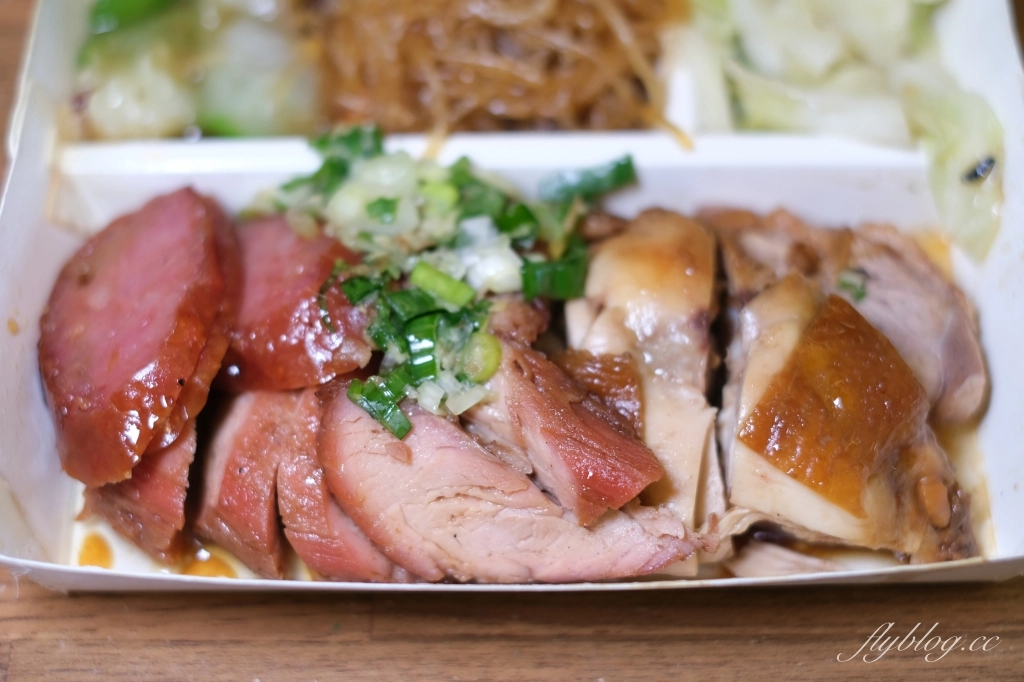 台中西屯｜食為大港式燒臘，浮誇系便當！料多到白飯都裝不下的，西屯路超人氣燒臘便當 @飛天璇的口袋