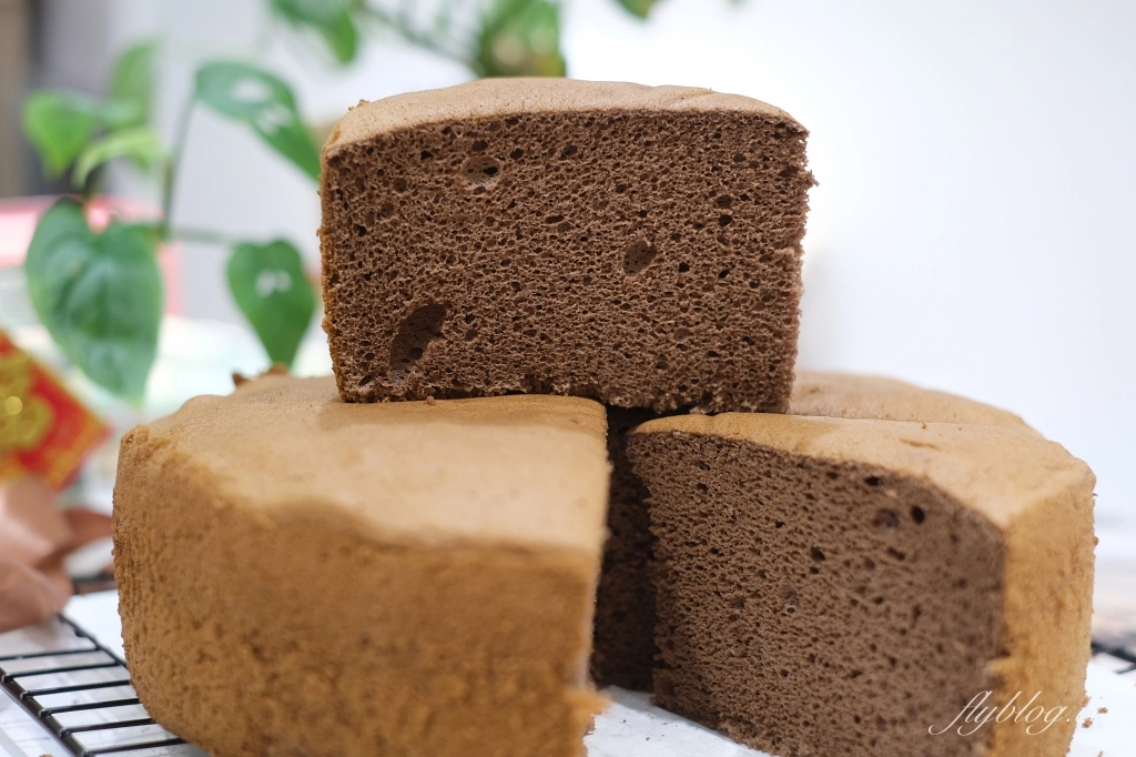 台中西區｜滋養蛋糕烘焙坊．向上市場45年歷史的古早味蛋糕，百元有找的銅板美食 @飛天璇的口袋