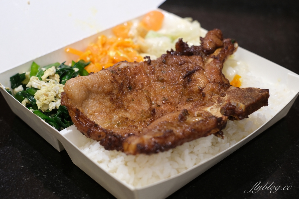 正忠排骨便當｜每天大排長龍的正忠排骨，老饕推薦必點便當口味？(附菜單) @飛天璇的口袋