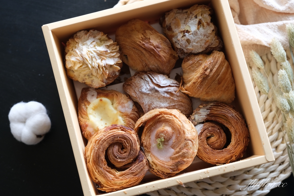 台北松山｜Miss V Bakery，蘋果日報評比肉桂捲冠軍，季節限定手工鐵盒餅乾，最愛的惡魔巧克力蛋糕 @飛天璇的口袋