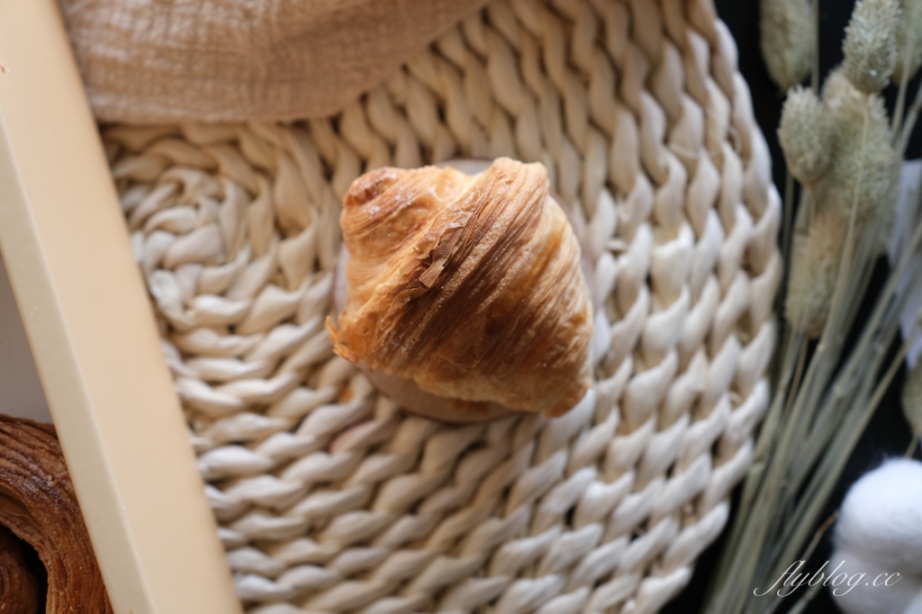 台北松山｜Miss V Bakery，蘋果日報評比肉桂捲冠軍，季節限定手工鐵盒餅乾，最愛的惡魔巧克力蛋糕 @飛天璇的口袋