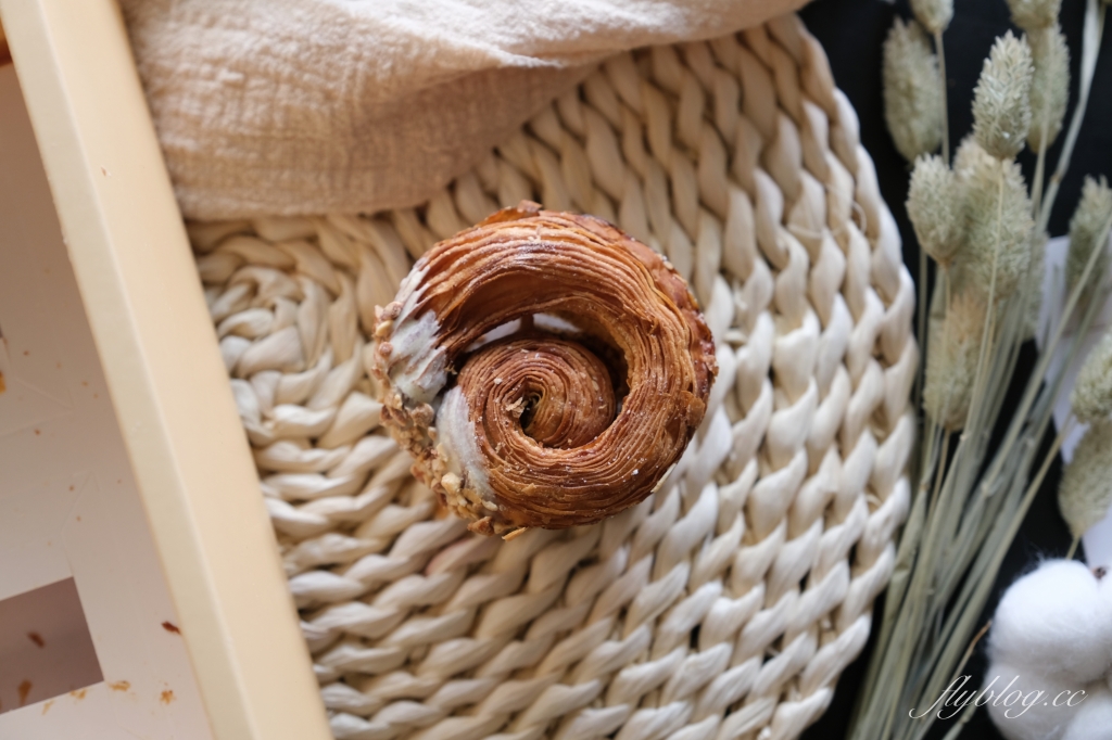 台北松山｜Miss V Bakery，蘋果日報評比肉桂捲冠軍，季節限定手工鐵盒餅乾，最愛的惡魔巧克力蛋糕 @飛天璇的口袋